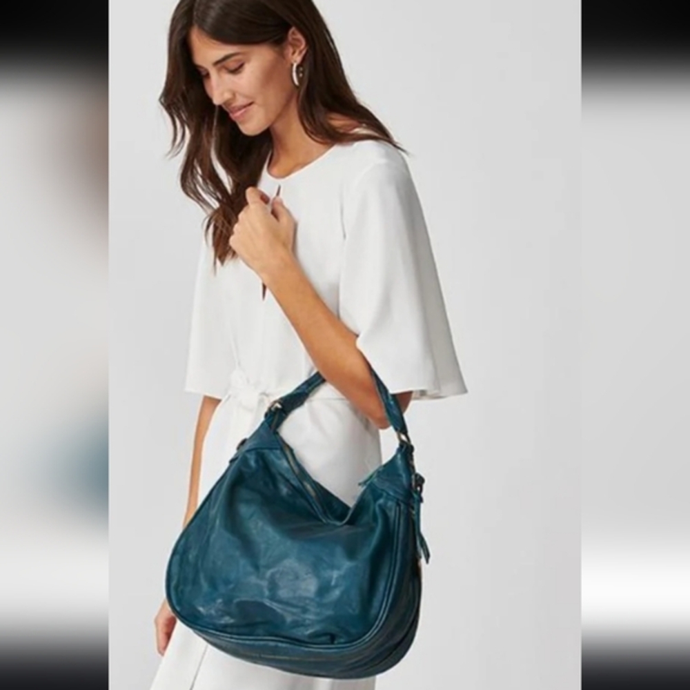 Elegant Blue Shoulder Bag